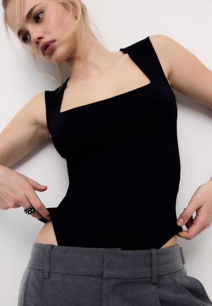 Body i polyamid med firkantet utringning