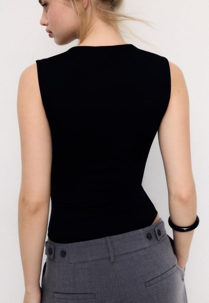 Body i polyamid med firkantet utringning