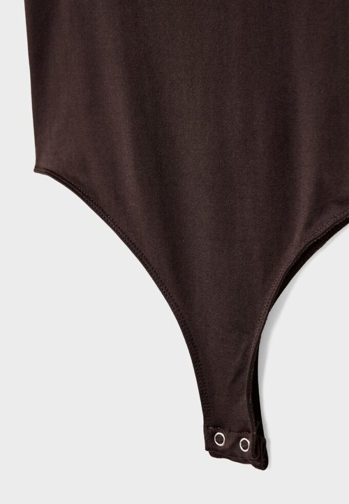 Body i polyamid med firkantet utringning