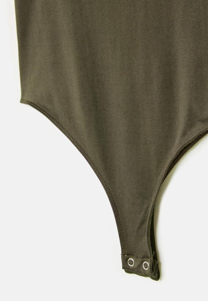 Body i polyamid med firkantet utringning