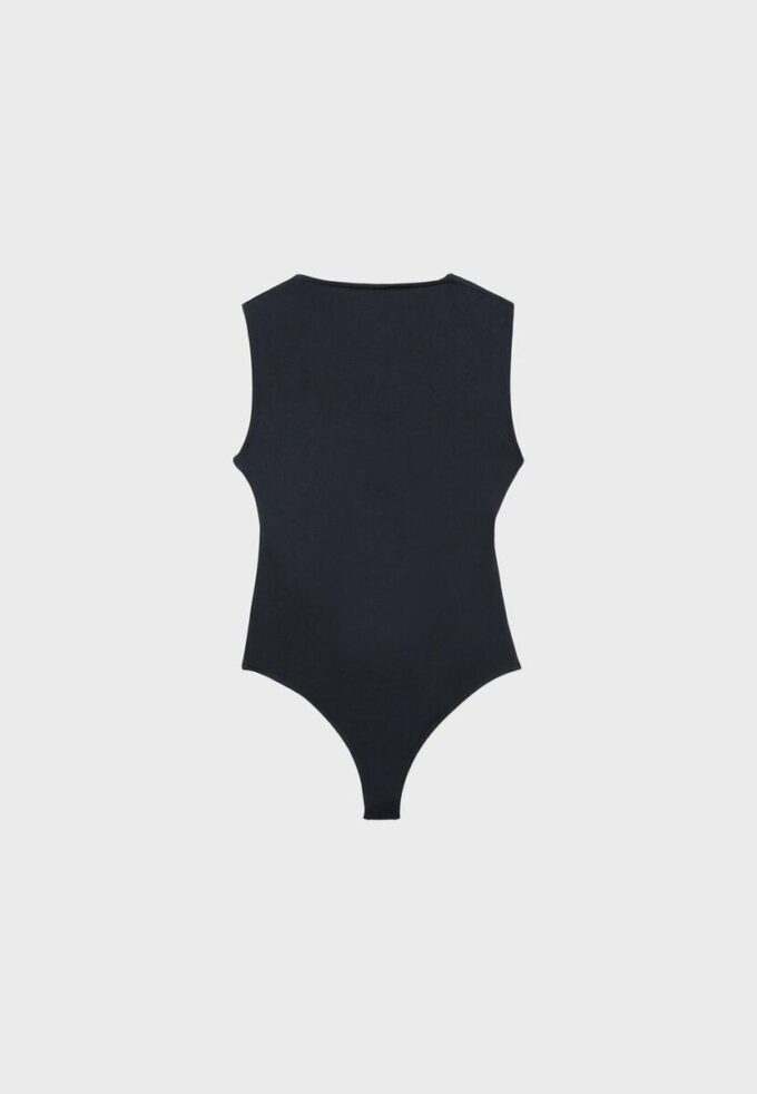 Body i polyamid med firkantet utringning