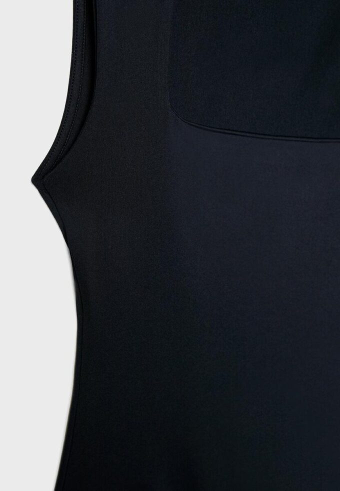 Body i polyamid med firkantet utringning