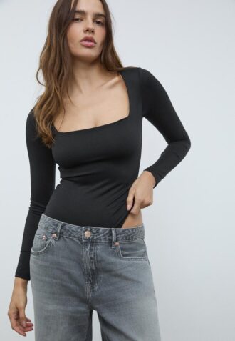 Bodysuit i polyamid med firkantet utringning