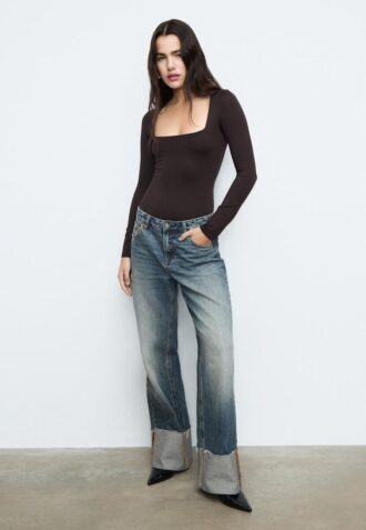 Bodysuit i polyamid med firkantet utringning