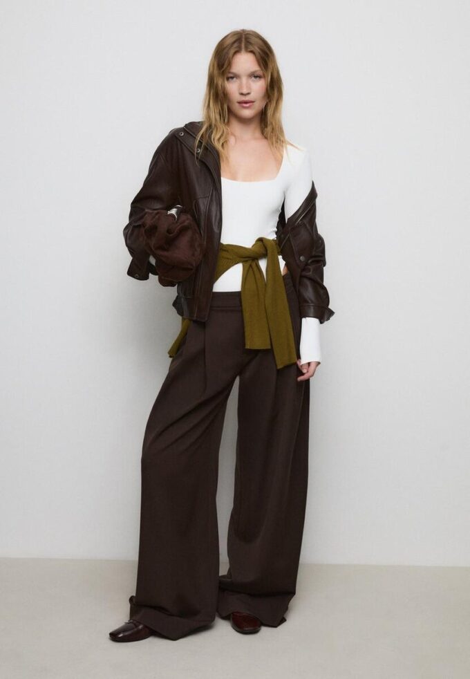 Bodysuit i polyamid med firkantet utringning