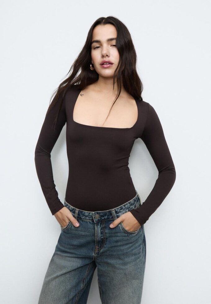 Bodysuit i polyamid med firkantet utringning