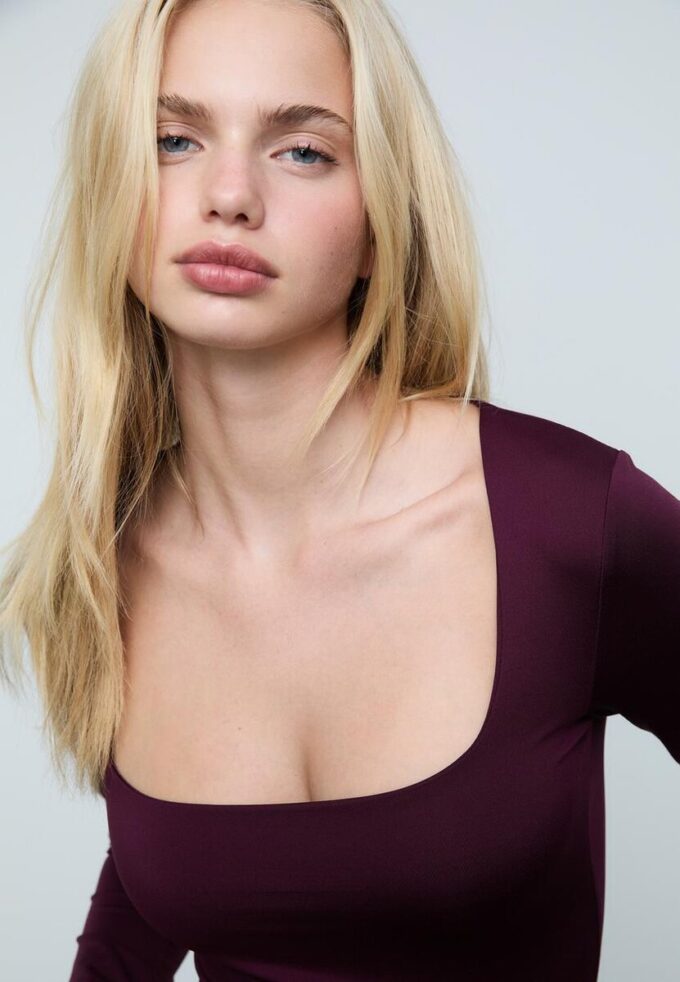 Bodysuit i polyamid med firkantet utringning