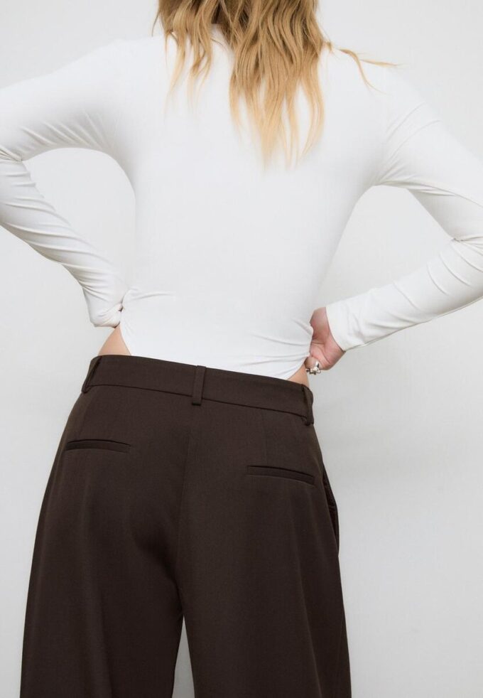 Bodysuit i polyamid med firkantet utringning