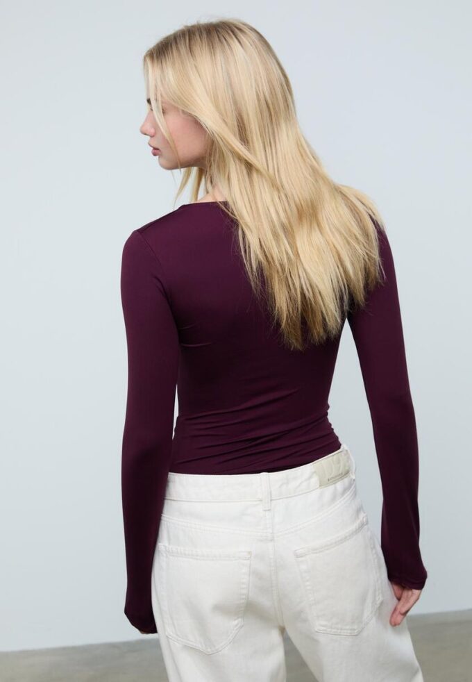 Bodysuit i polyamid med firkantet utringning