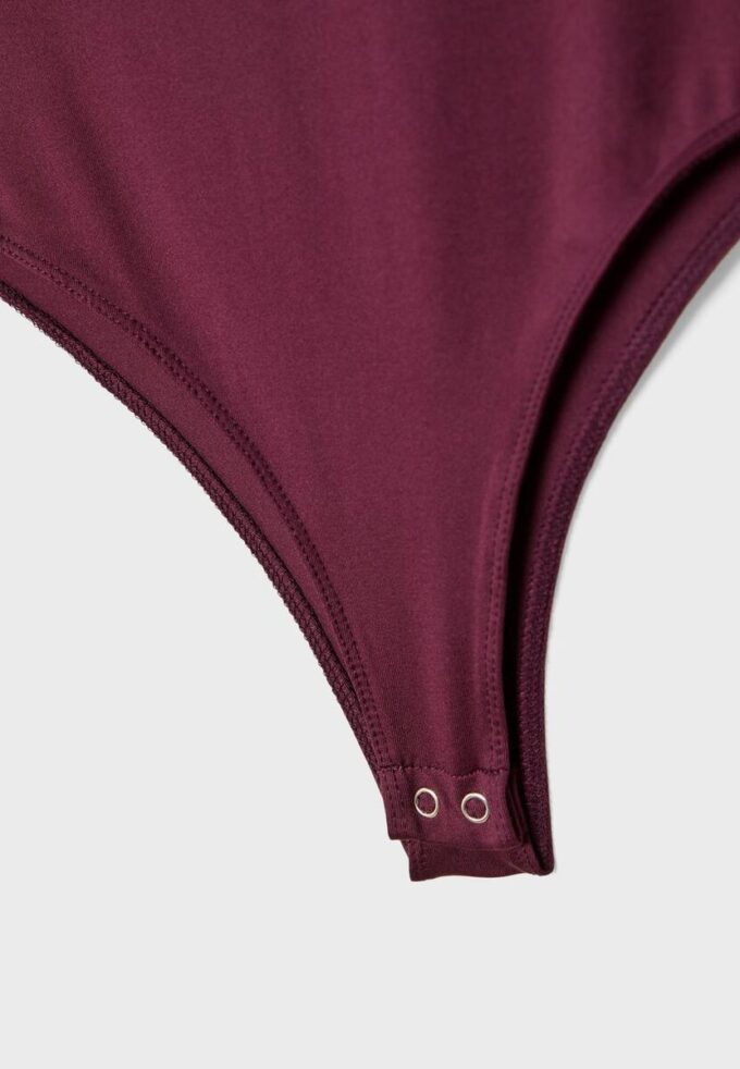 Bodysuit i polyamid med firkantet utringning