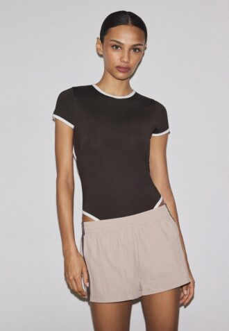 Bodysuit med utskjæring på ryggen