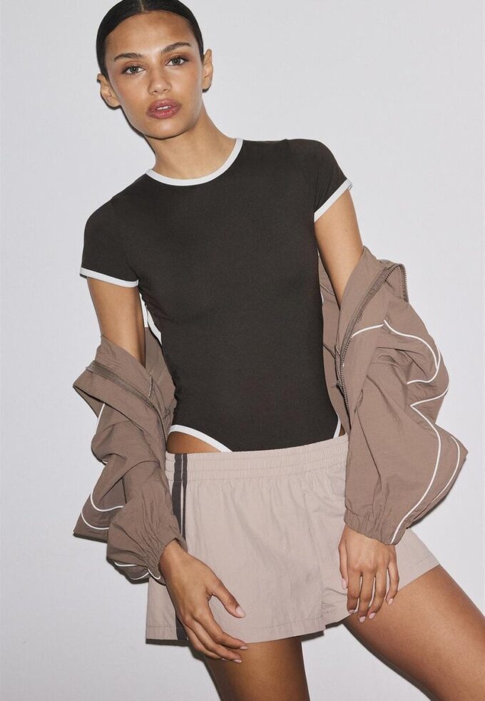 Bodysuit med utskjæring på ryggen