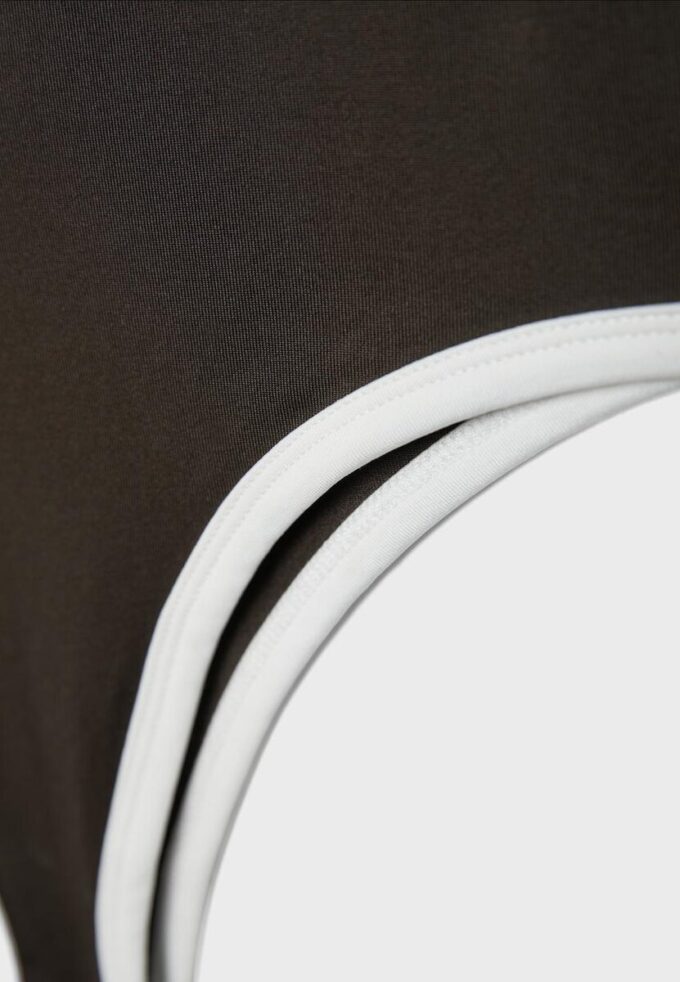 Bodysuit med utskjæring på ryggen