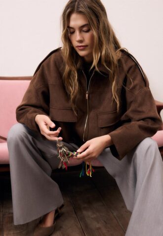 Bomberjakke i imitert semsket skinn