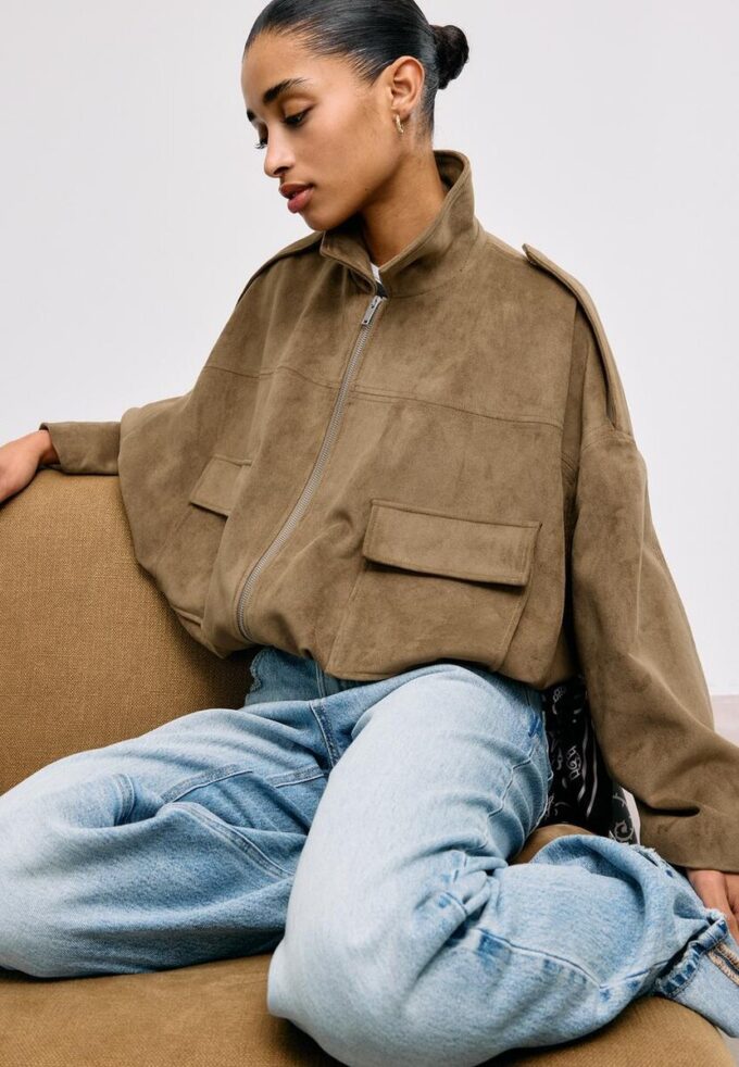 Bomberjakke i imitert semsket skinn