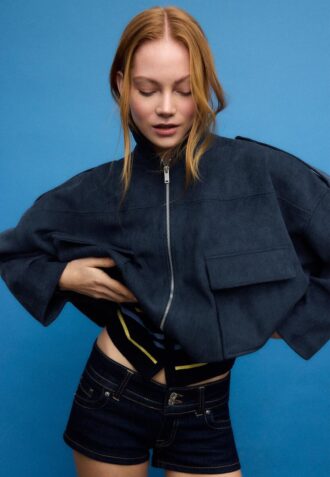 Bomberjakke i imitert semsket skinn