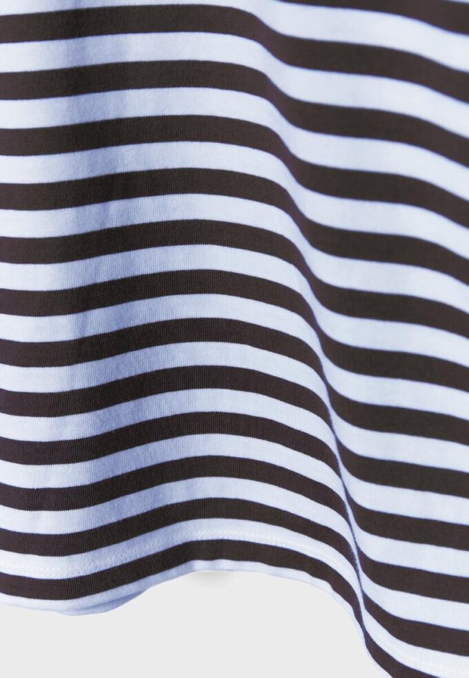 Boxy T-skjorte med korte ermer