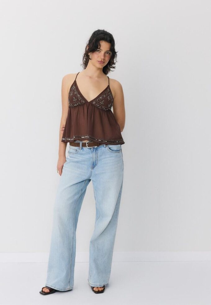 Broderet topp med stropper