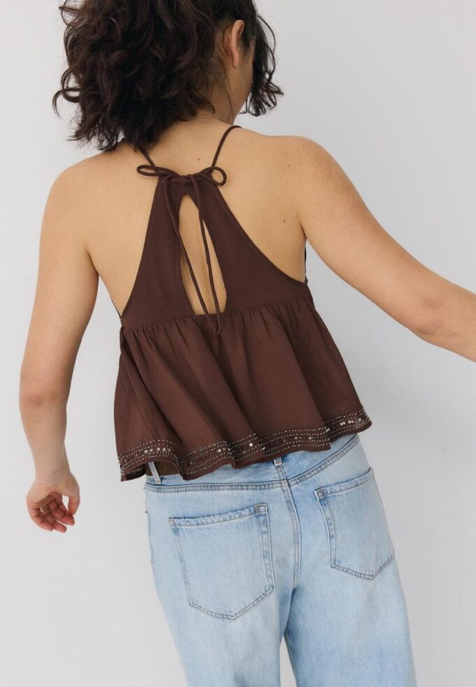 Broderet topp med stropper