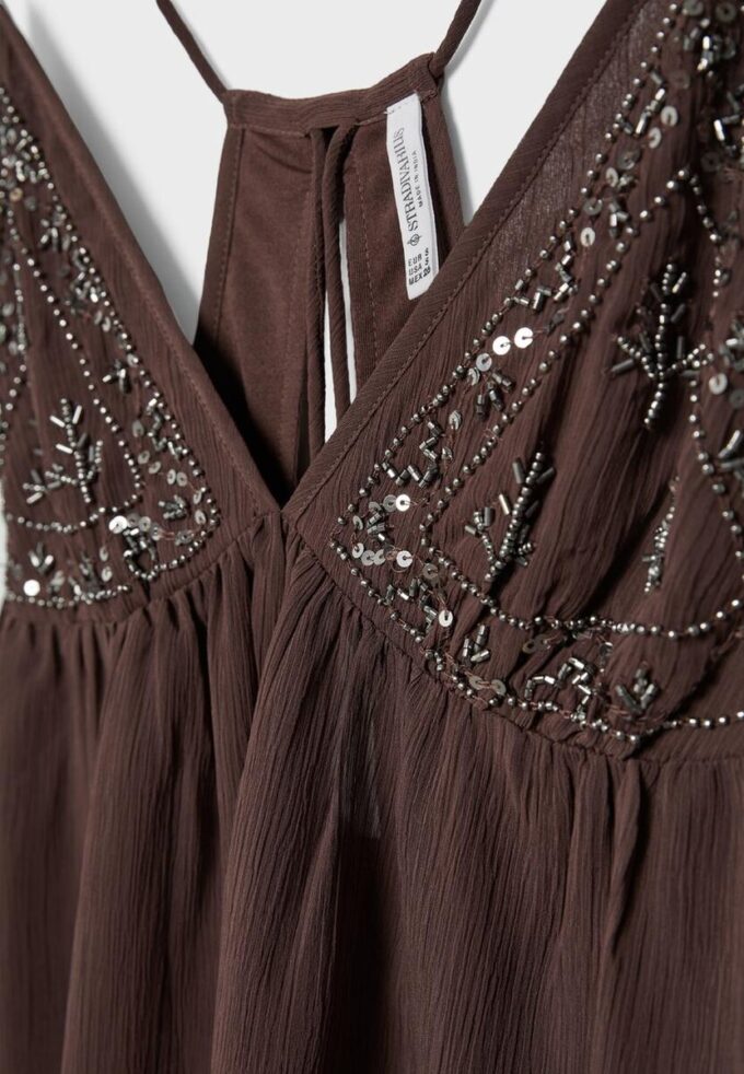 Broderet topp med stropper