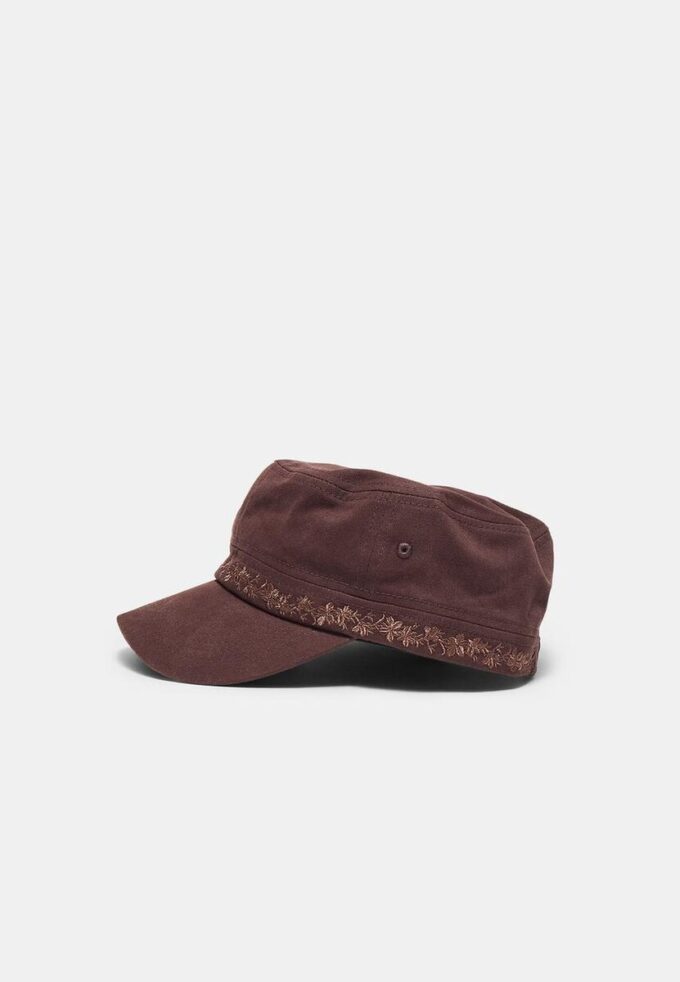 Brodert cap