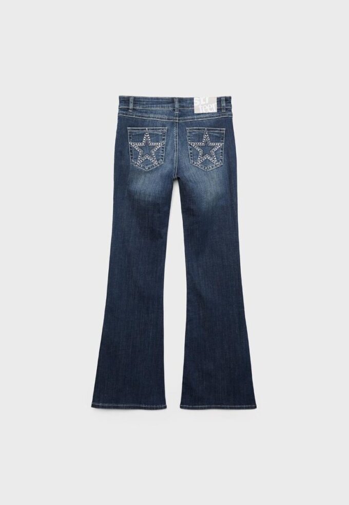 Broderte jeans med klokkebunn og lommer