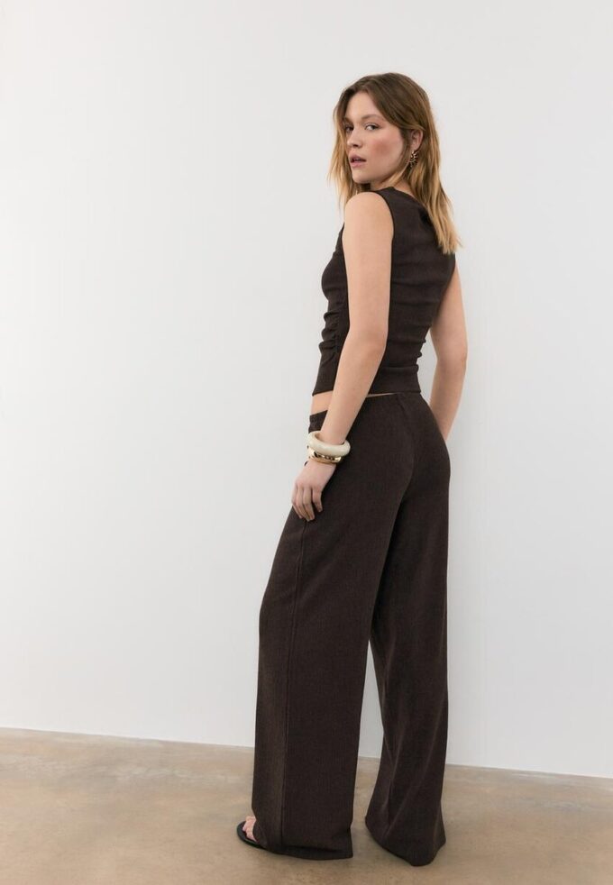 Bukser med rett ben og krøllet effekt