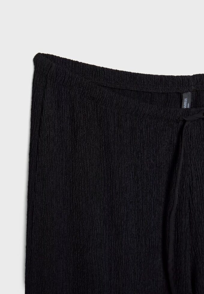 Bukser med rett ben og krøllet effekt