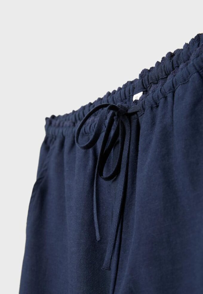 Bukser med vid ben og lin-effekt