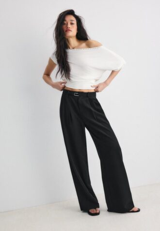 Bukser med vid ben og spennedetaljer