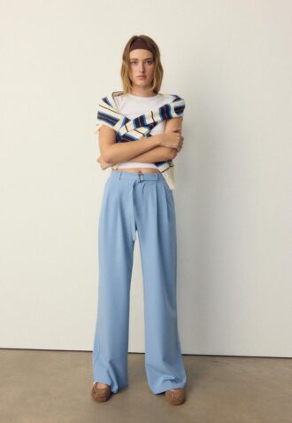 Bukser med vid ben og spennedetaljer