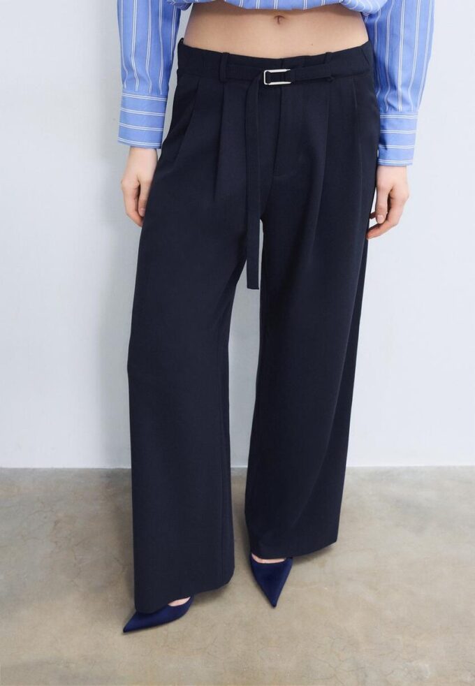 Bukser med vid ben og spennedetaljer