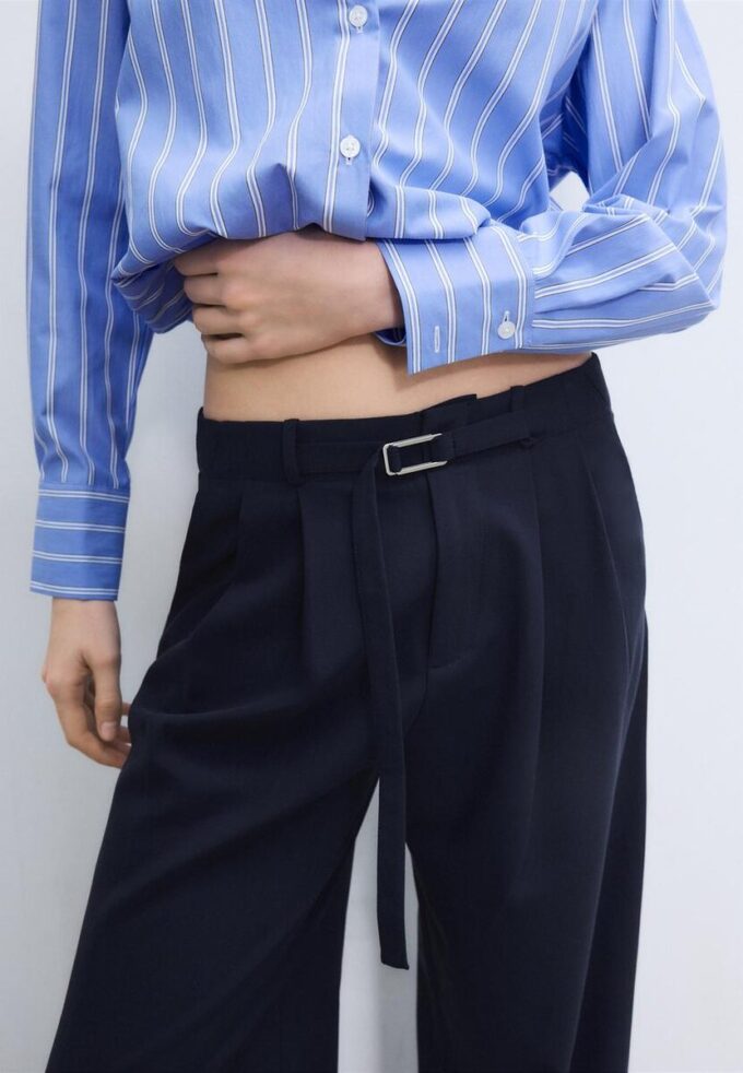 Bukser med vid ben og spennedetaljer