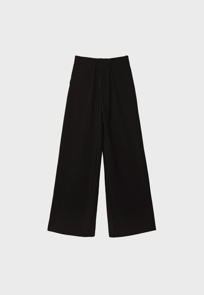 Bukser med vid ben og spennedetaljer