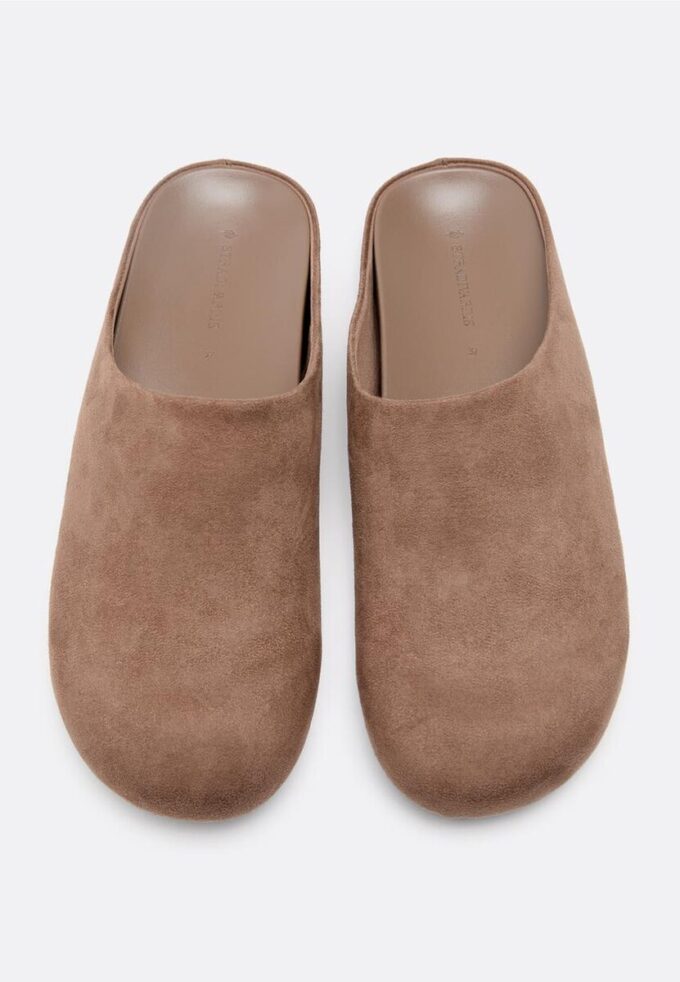 Clogs i imitert semsket skinn