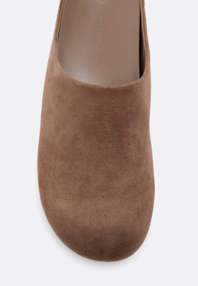 Clogs i imitert semsket skinn