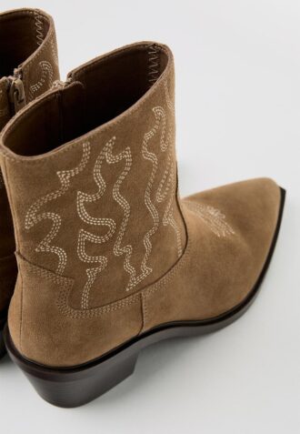 Cowboy-ankelstøvler i skinn med hæl