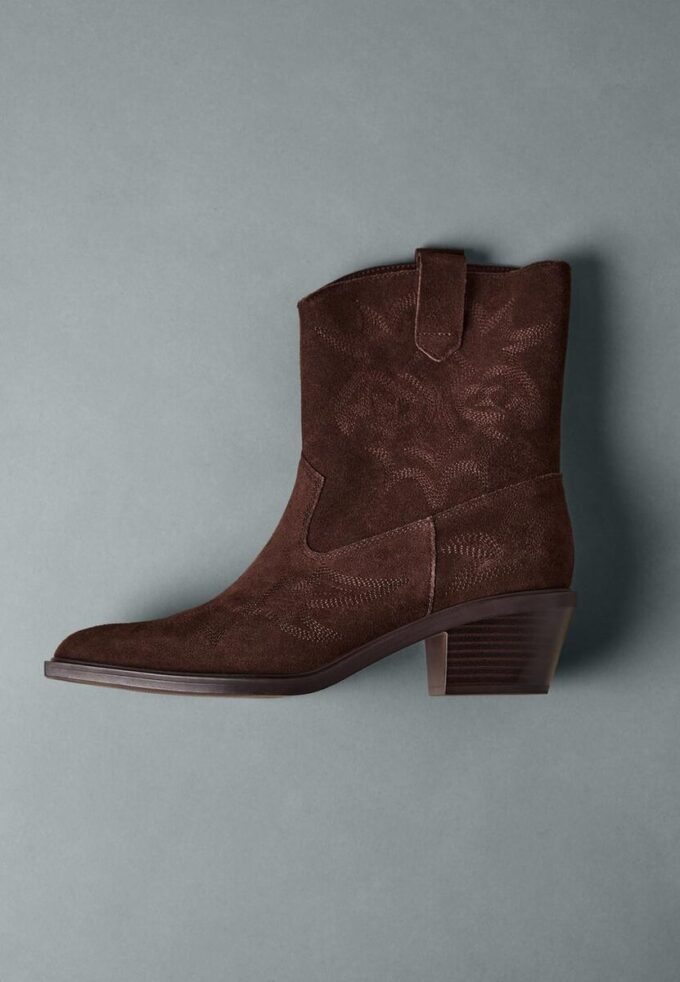 Cowboy-ankelstøvler med hæl i spaltet skinn