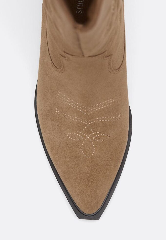 Cowboy-støvler i spaltet skinn