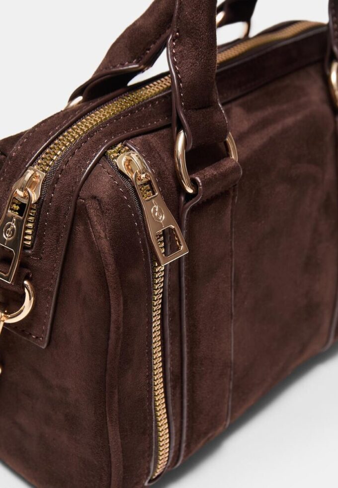 Crossbody-veske med glidelåsdetaljer