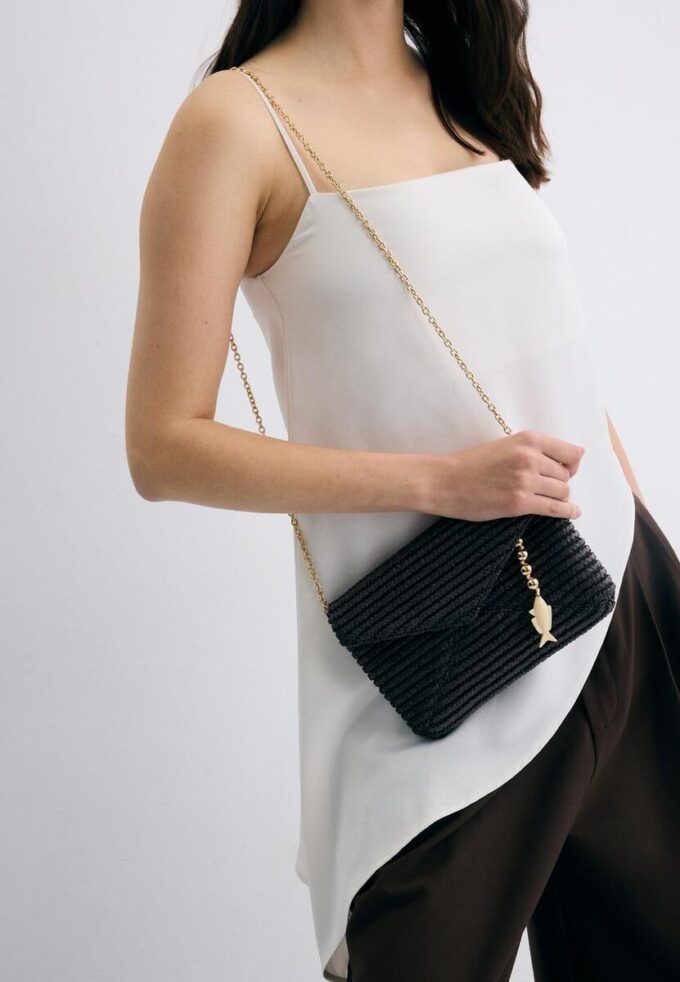 Crossbody-veske med raffia-effekt