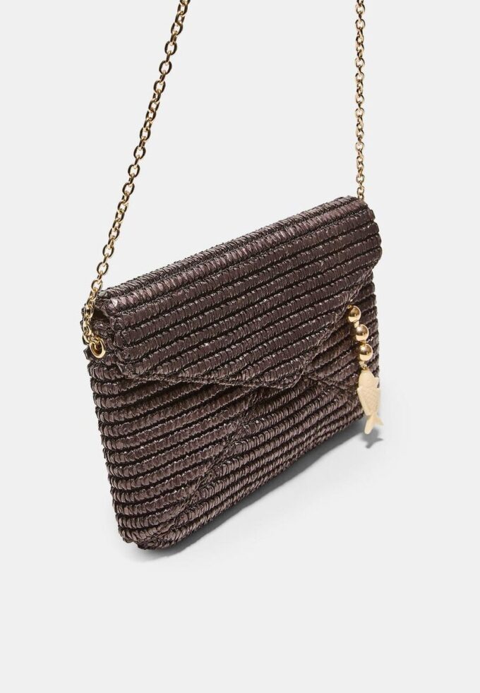 Crossbody-veske med raffia-effekt