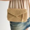 Crossbody-veske med raffia-effekt