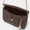 Crossbody-veske med raffia-effekt