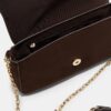 Crossbody-veske med uregelmessig spenne