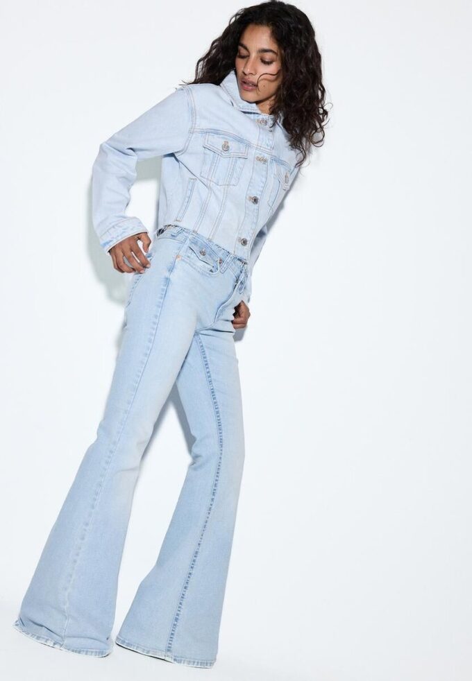 D04 Lavt sittende Flared jeans