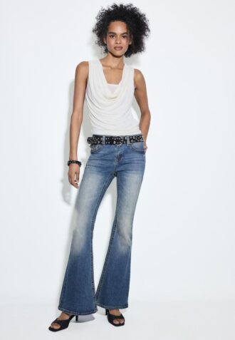 D04 Lavt sittende Flared jeans