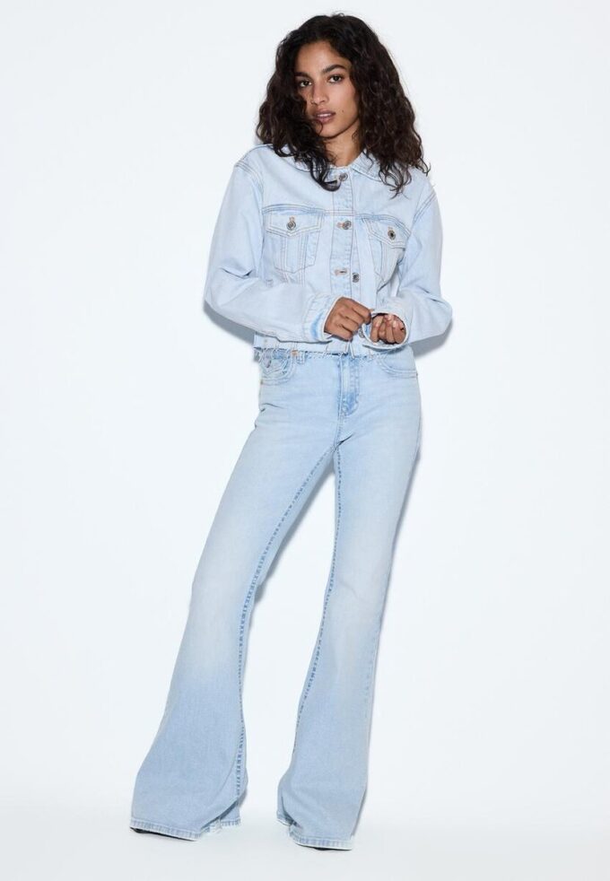 D04 Lavt sittende Flared jeans