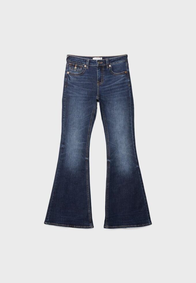 D04 Lavt sittende Flared jeans