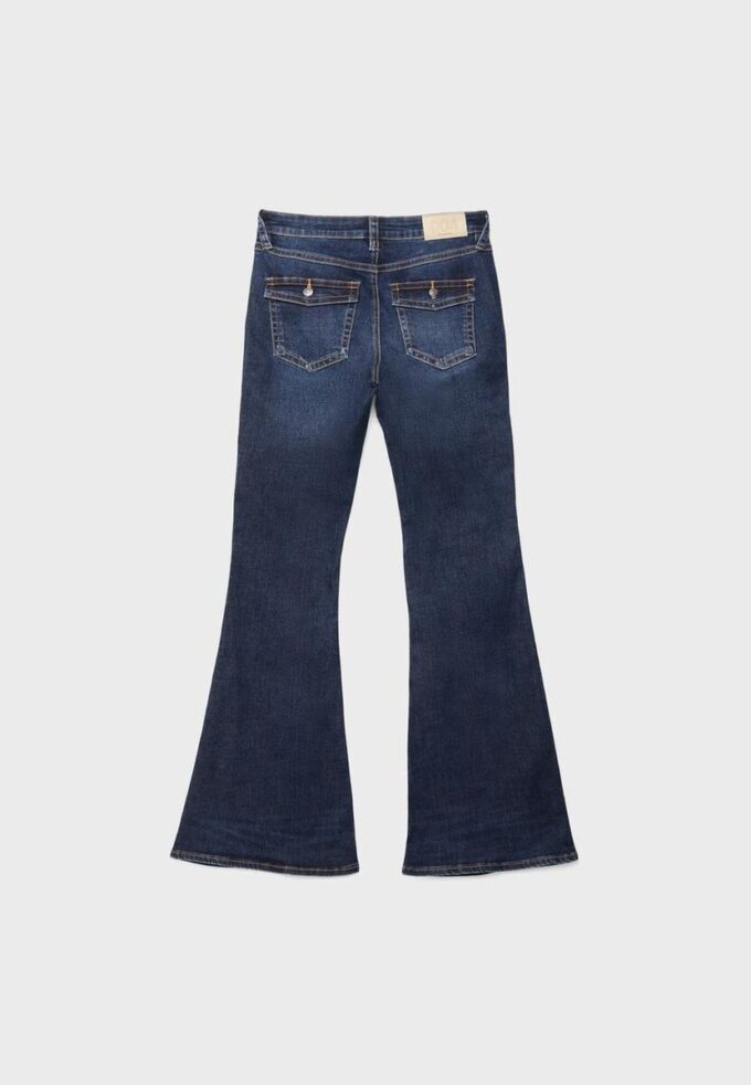 D04 Lavt sittende Flared jeans
